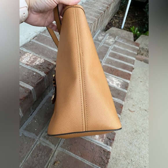 Michael Kors Jet Set Medium Travel Saffiano Leather Tote - Acorn like new - Picture 6 of 11